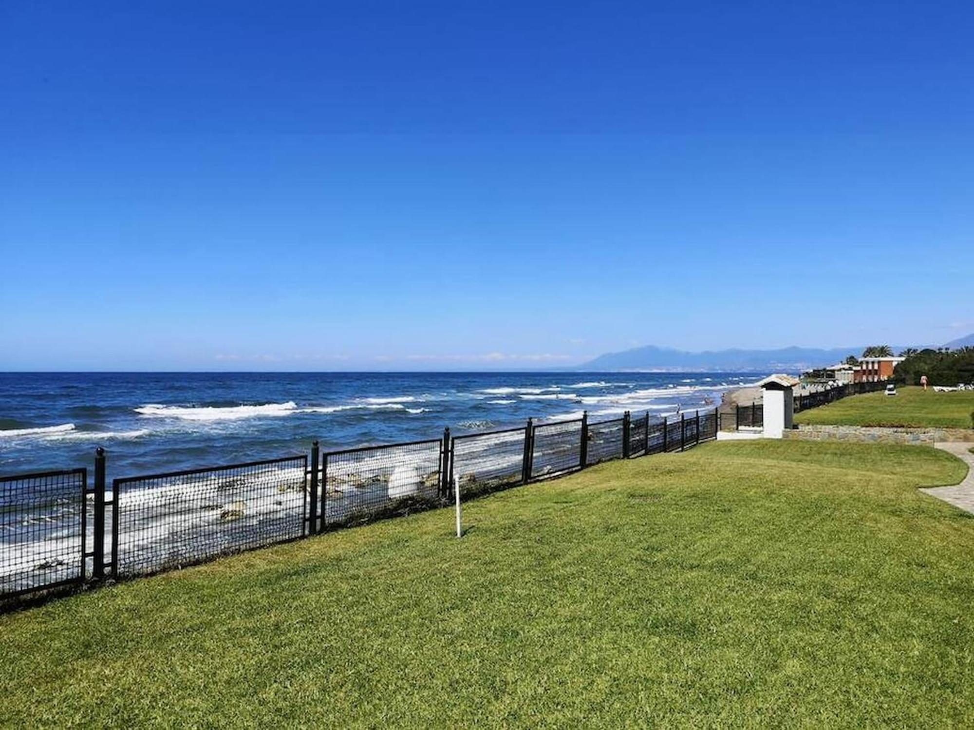 Amazing 3Bedroom Flat With Seafront Views & Pool By Sharingco Marbella Exteriör bild